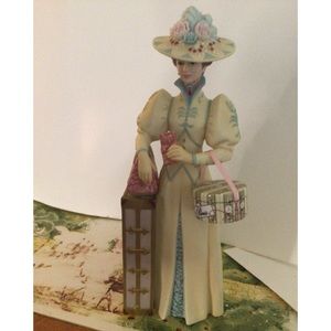 Mrs. Albee Award 2002 Figurine